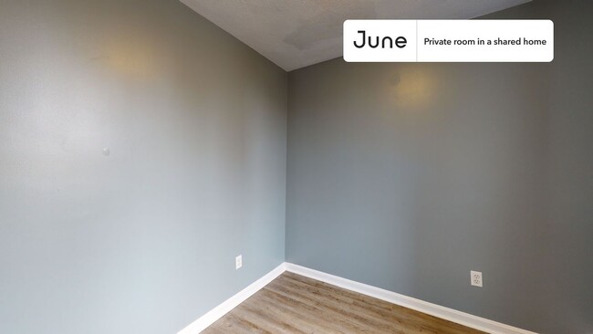 Foto del edificio - Private bedroom in 3 bed/1 bath Home