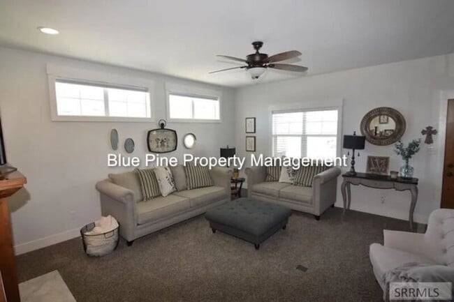 Foto del edificio - 705 Birmingham Ln