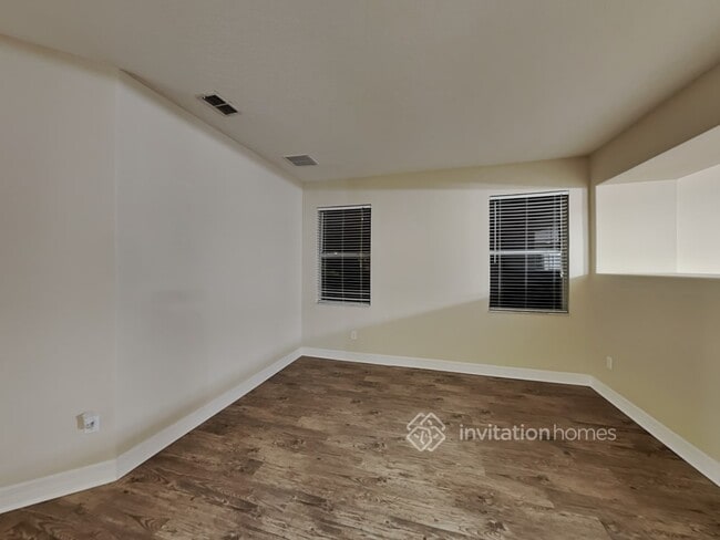 Foto del edificio - 558 Cascading Creek Ln