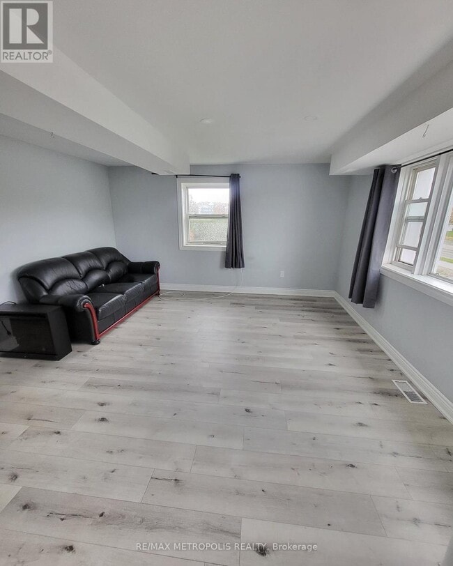 Photo du bâtiment - 531 Essa Rd