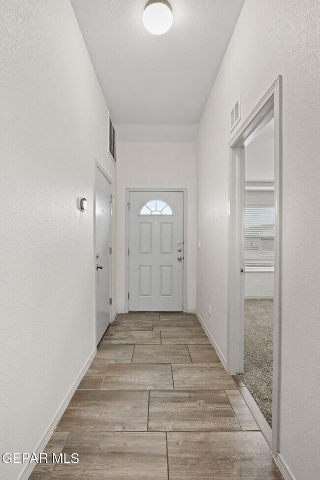 Foto del edificio - 817 Plains Blackfoot Dr