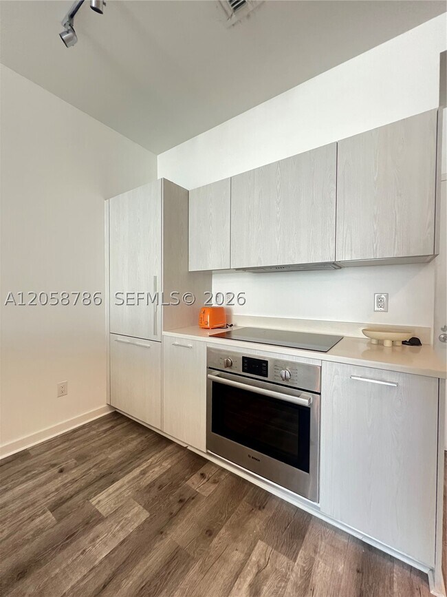 Foto del edificio - 501 NE 31st St