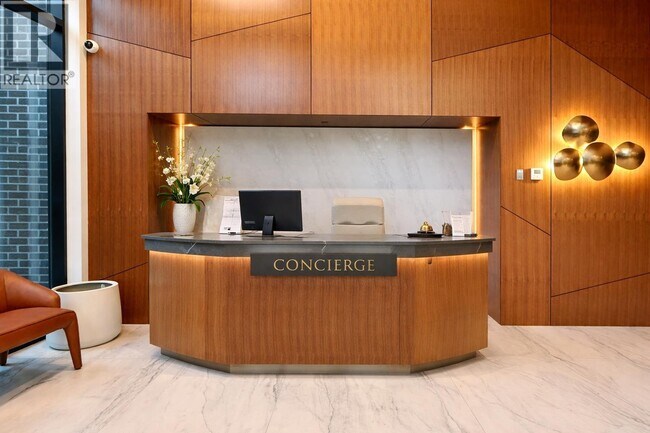 Building Photo - 423 6th St