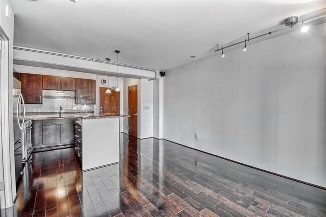 Building Photo - 800 Brazos St