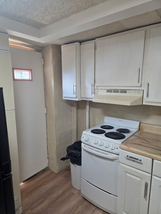 Building Photo - 2100 W Cheltenham Ave