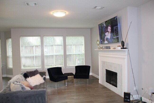 Building Photo - 25642 Myrtle Springs