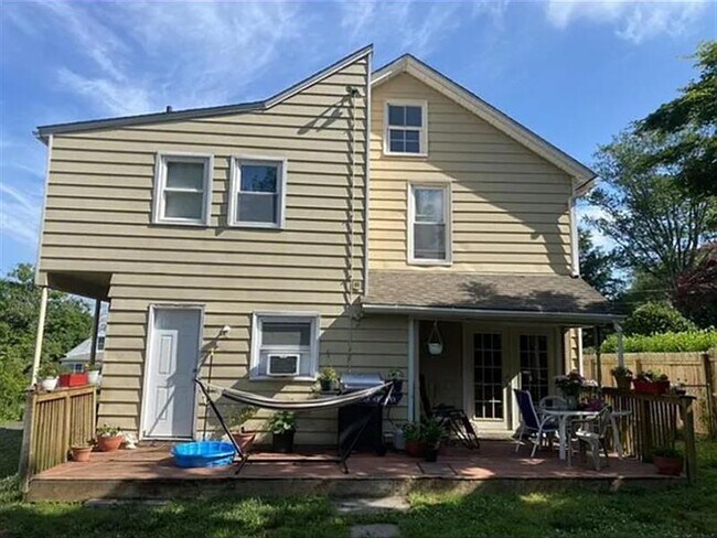 Building Photo - Spacious 3 BD