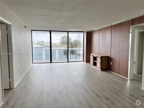 Building Photo - 20515 E Country Club Dr