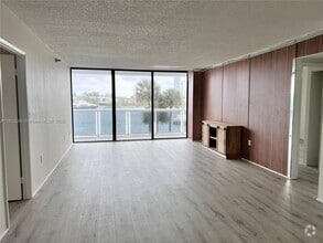 Building Photo - 20515 E Country Club Dr