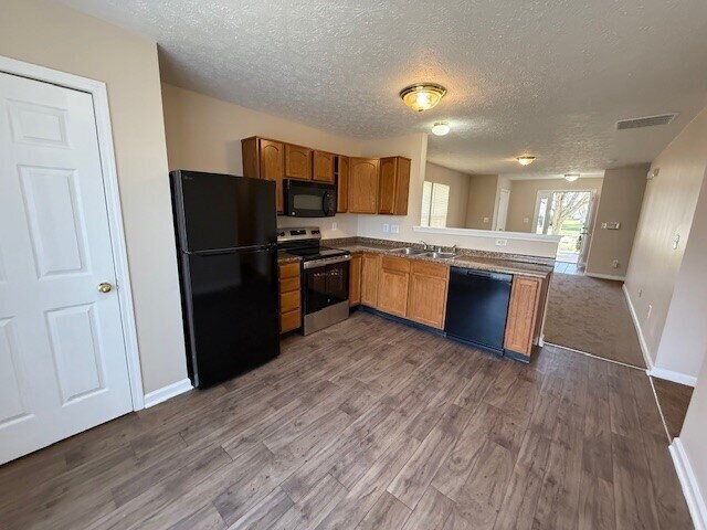 Building Photo - EAST SIDE NEWER 3 BEDROOM WITH LOFT AVAILABLE NOW!