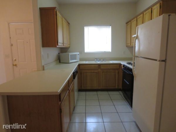 Building Photo - 5650 E Sahara Ave