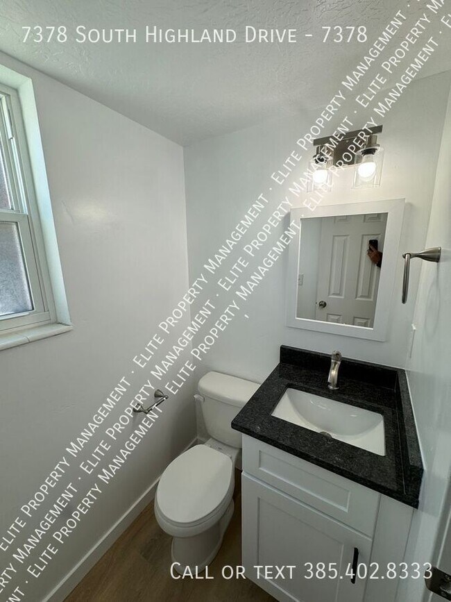 Foto del edificio - Fully remodeled 3 bed 2.5 bath townhouse i...