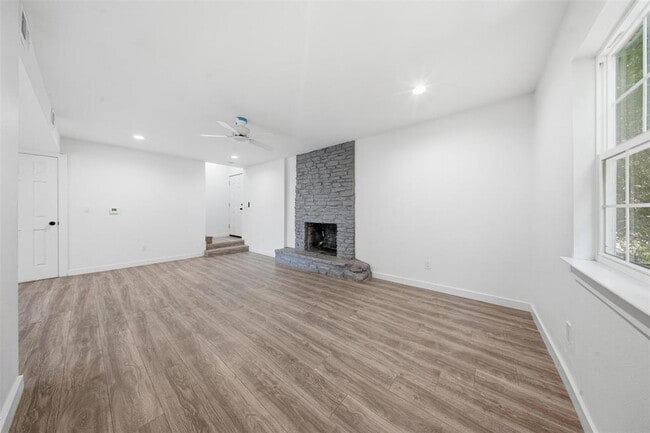 Foto del edificio - 5005 Cottonwood Cir