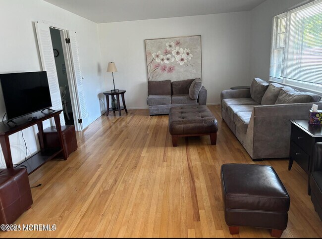 Building Photo - 41 Heath Ave