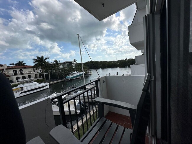 Foto del edificio - 6901 Edgewater Dr