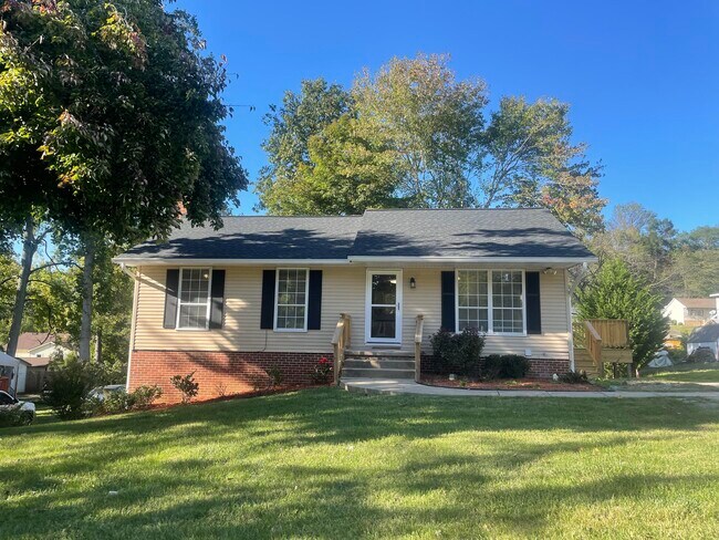 Foto del edificio - 221 Fallsway Ln
