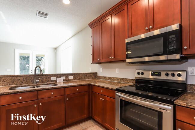 Building Photo - 7232 Bridgeview Dr