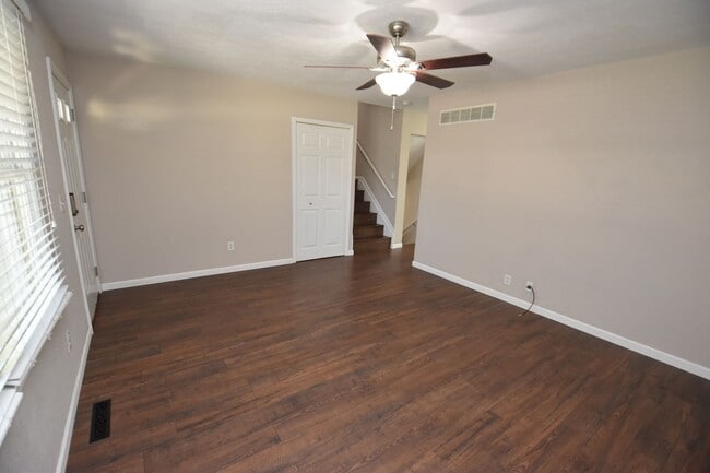 Foto del edificio - 4 bedroom 2 bath South Bend IN home for rent