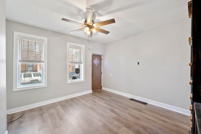 ceiling fan - 3008 Janney St