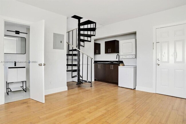 Foto del edificio - 7315 Carlyle Ave