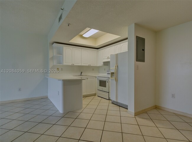 Building Photo - 3500 Coral Wy