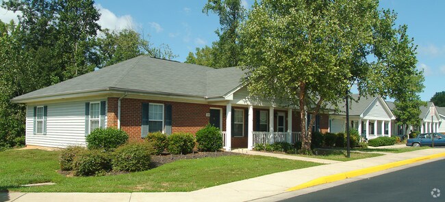 Building Photo - Forest Creek SR