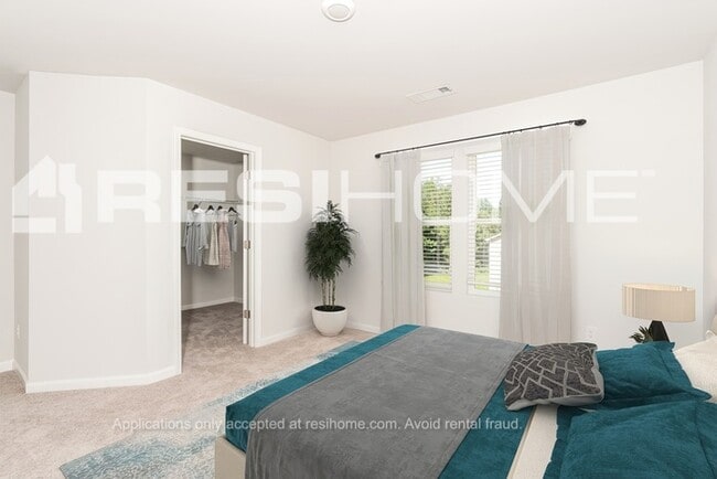 Building Photo - 301 Oakwood Dr NW