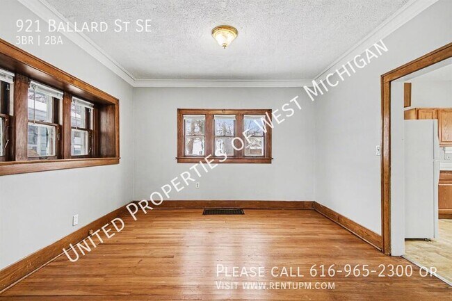 Foto del edificio - 921 Ballard St SE