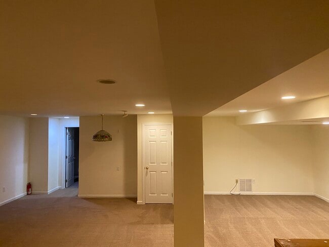 Building Photo - 34 Eaton Pl
