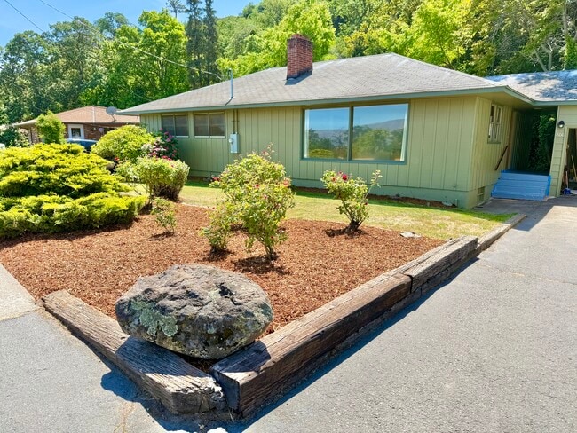 Building Photo - 800 E Scenic Dr