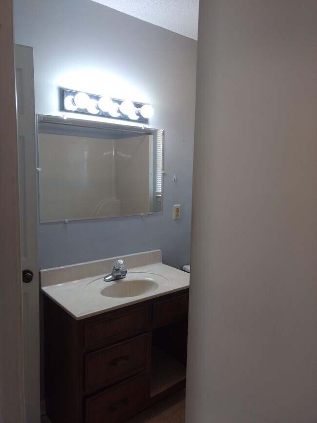 Building Photo - 4465 Ellis Cir NW