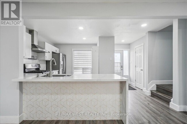 Building Photo - 211-211 Kingham Rd