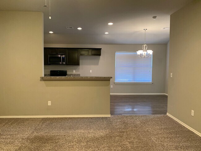 Building Photo - Beautiful Home With Move In Special!!!!