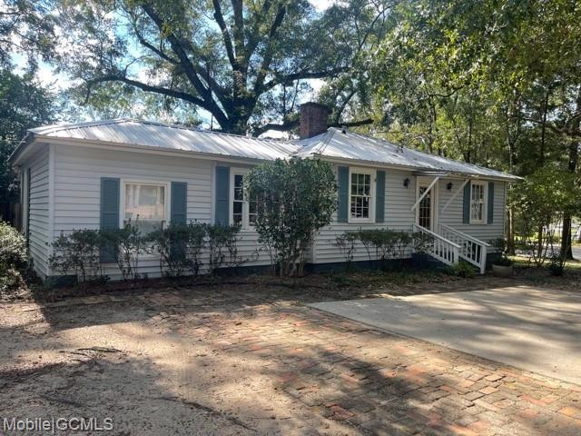 Primary Photo - 159 Parkway Dr