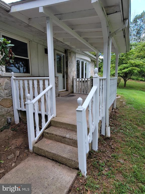 Building Photo - 10 Groff Cir