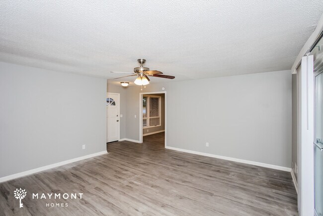 Building Photo - Home in SE Columbia