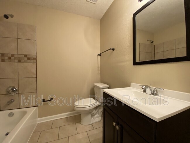 Building Photo - 911 Chesterton Dr