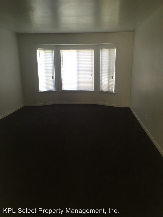 Building Photo - 870 S Gramercy Pl