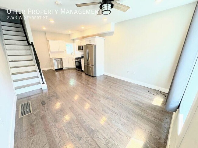 Building Photo - Modern 4BR/2.5BA Home with Washer/Dryer & ...
