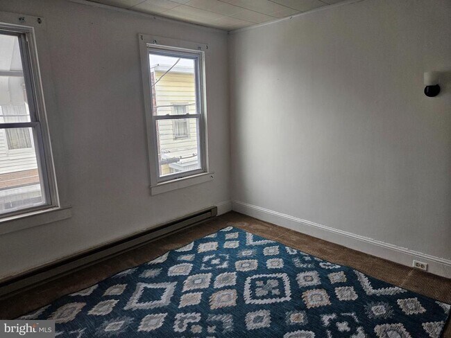 Foto del edificio - 330 W South St