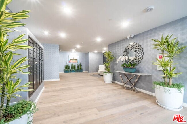 Foto del edificio - 850 S Crenshaw Blvd