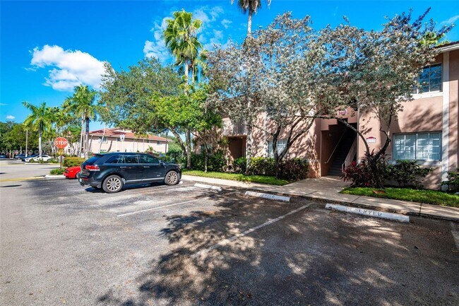 Building Photo - 3211 Sabal Palm Manor