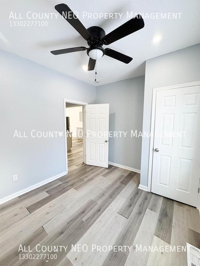 Building Photo - 2232 W 104th St