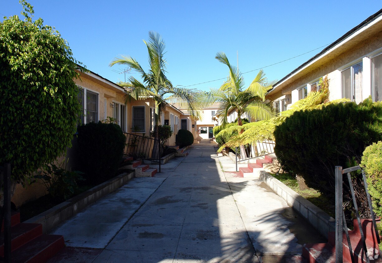 Foto del edificio - 933-937 Larch St