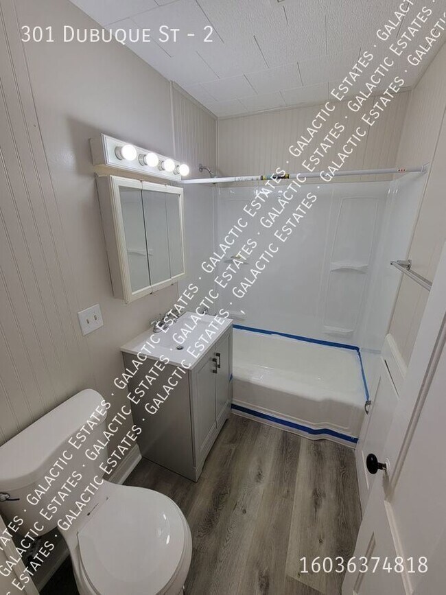 Building Photo - Spacious 4 Bedroom 1 Bath 2nd Floor Apartm...