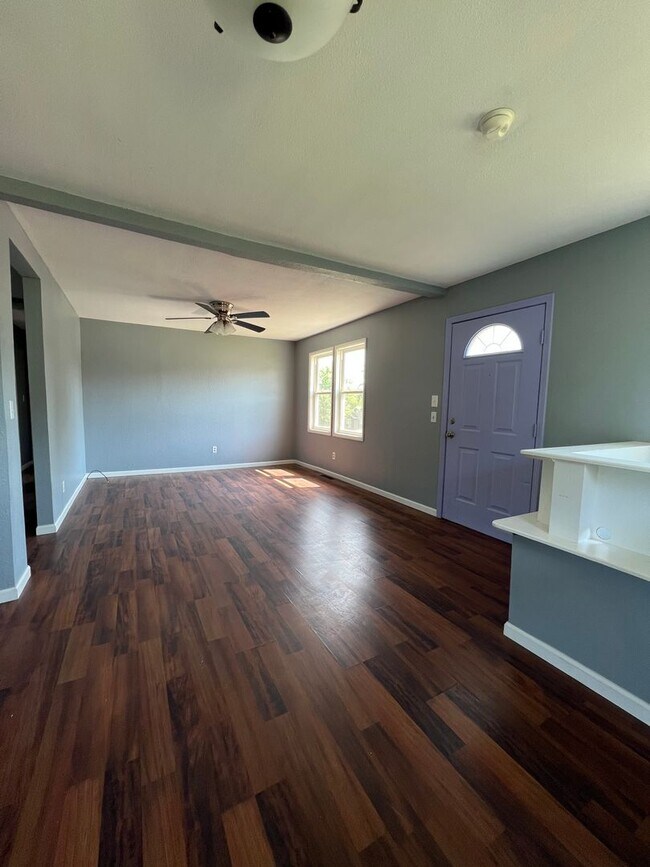 Foto del edificio - 3 bedroom 2 bath home with bonus room in O...