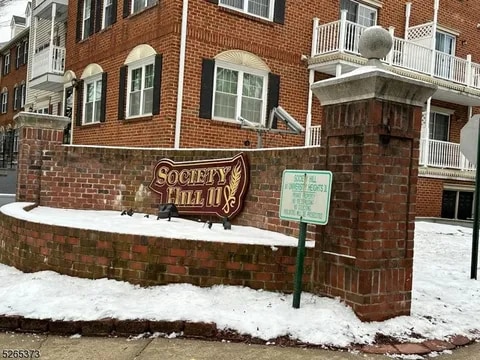 Primary Photo - 62 S Orange Ave