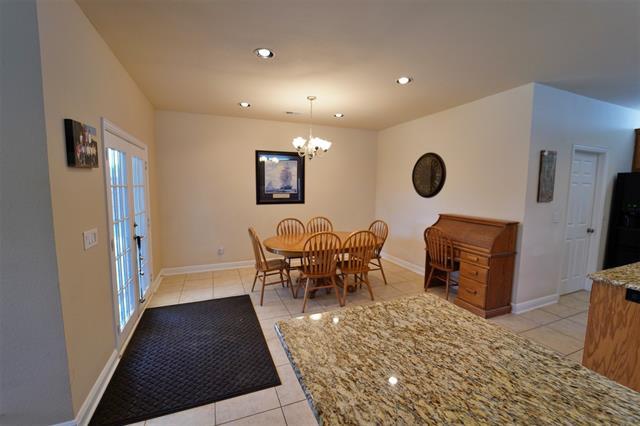 Building Photo - 1001 Meadow Creek Dr