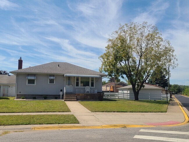 Building Photo - 5514 Northcote Ave
