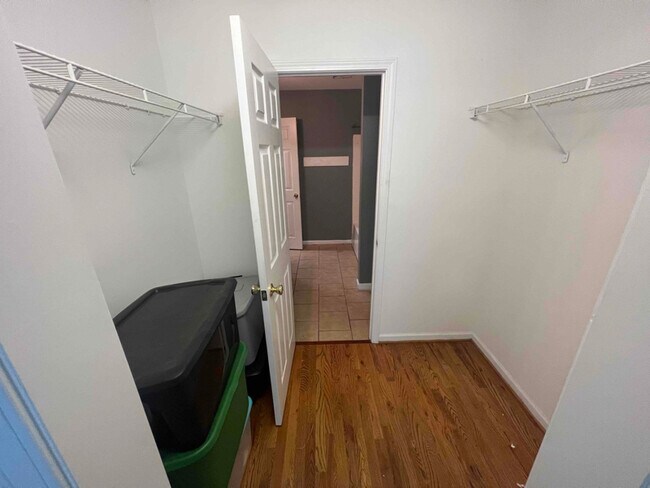 Building Photo - 309 W Beattie St